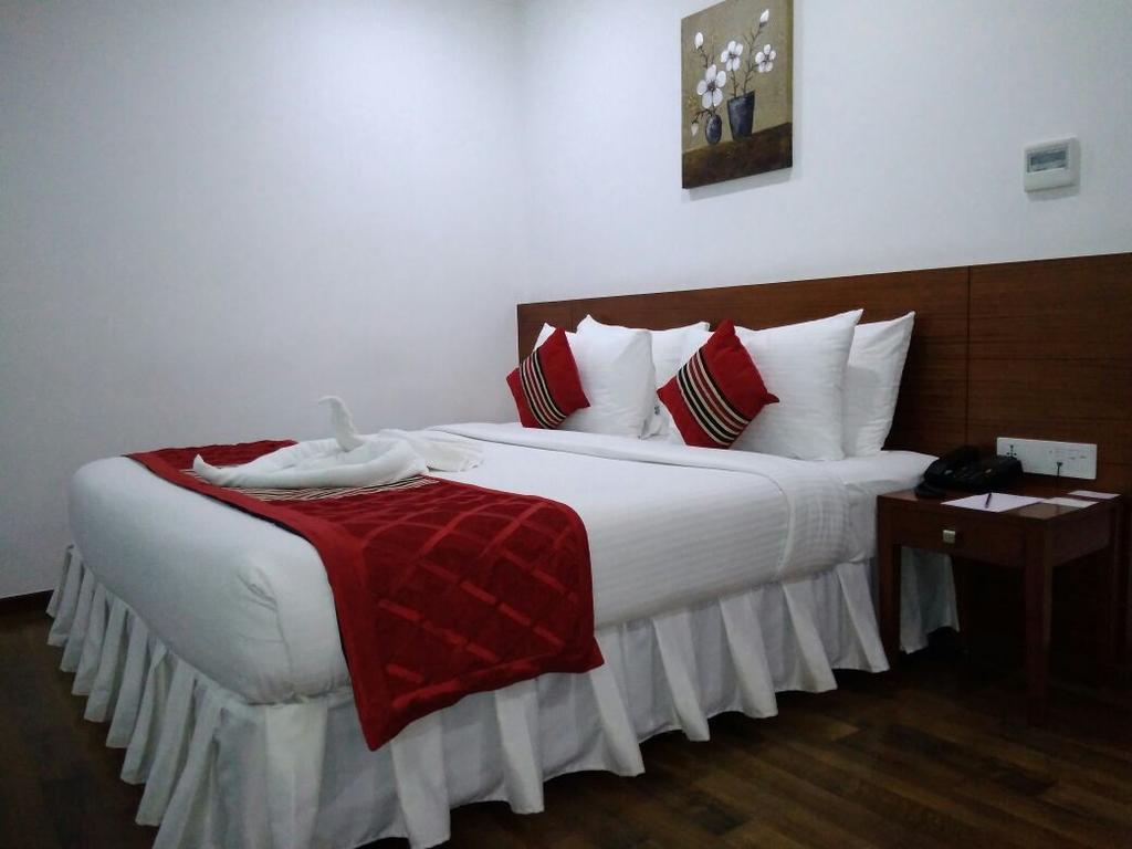 The Royal Comfort Bangalore Exterior photo